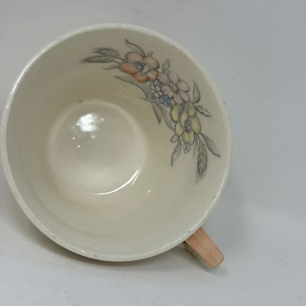 Hand Painted Floral Interior Ribbed Ceramic Teacup Peach Cream Cottagecore Vtg‎